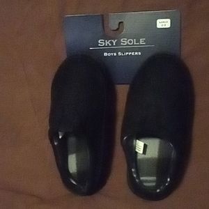 Sky Sole Slippers NWT